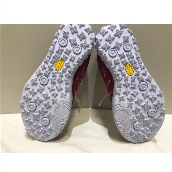 Hi-Tec Vibram Comfy Shoes - Picture 6 of 8